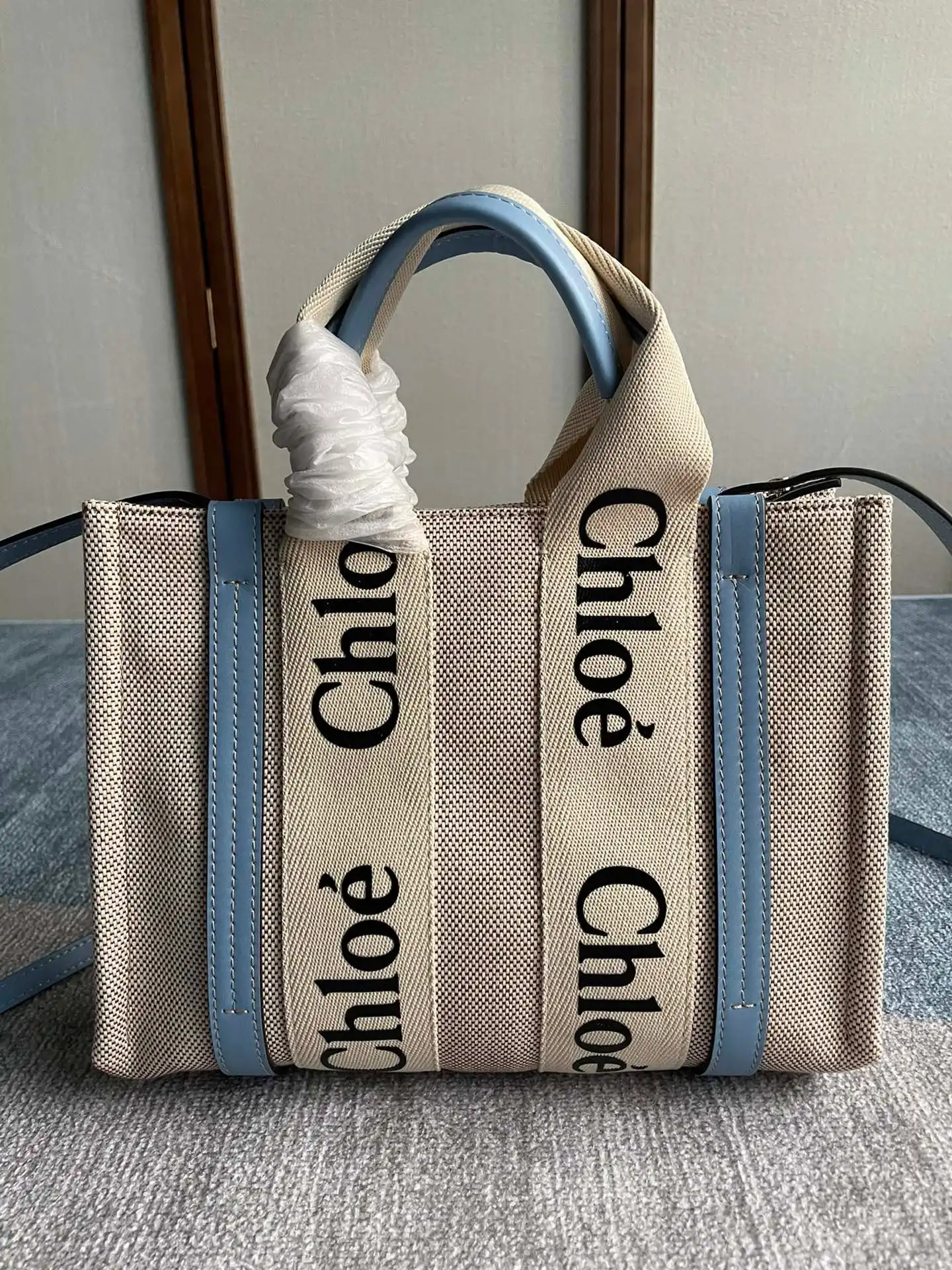 CHLOÉ SMALL WOODY TOTE BAG WITH STRAP 0128