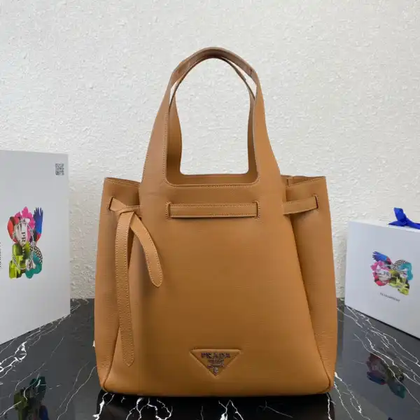 PRADA Leather tote 0122