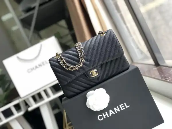 First bag ru CHANEL FLAP BAG CAVIAR 25.5cm 0123