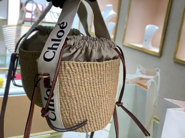 First bag CHLOÉ small basket 0128