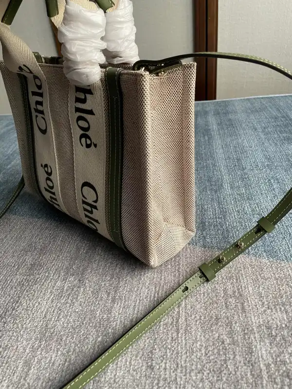 Firstbag ru CHLOÉ SMALL WOODY TOTE BAG WITH STRAP 0131