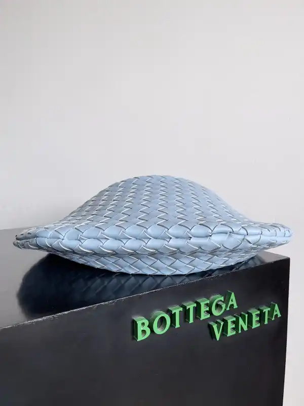 First bag ru BOTTEGA VENETA Medium Sardine 0129