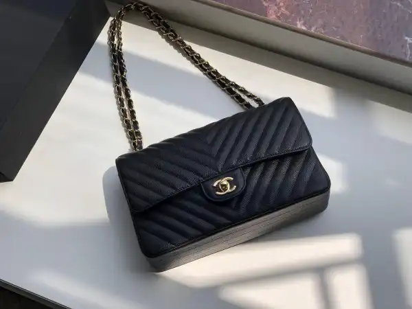 First bag ru CHANEL FLAP BAG CAVIAR 25.5cm 0123