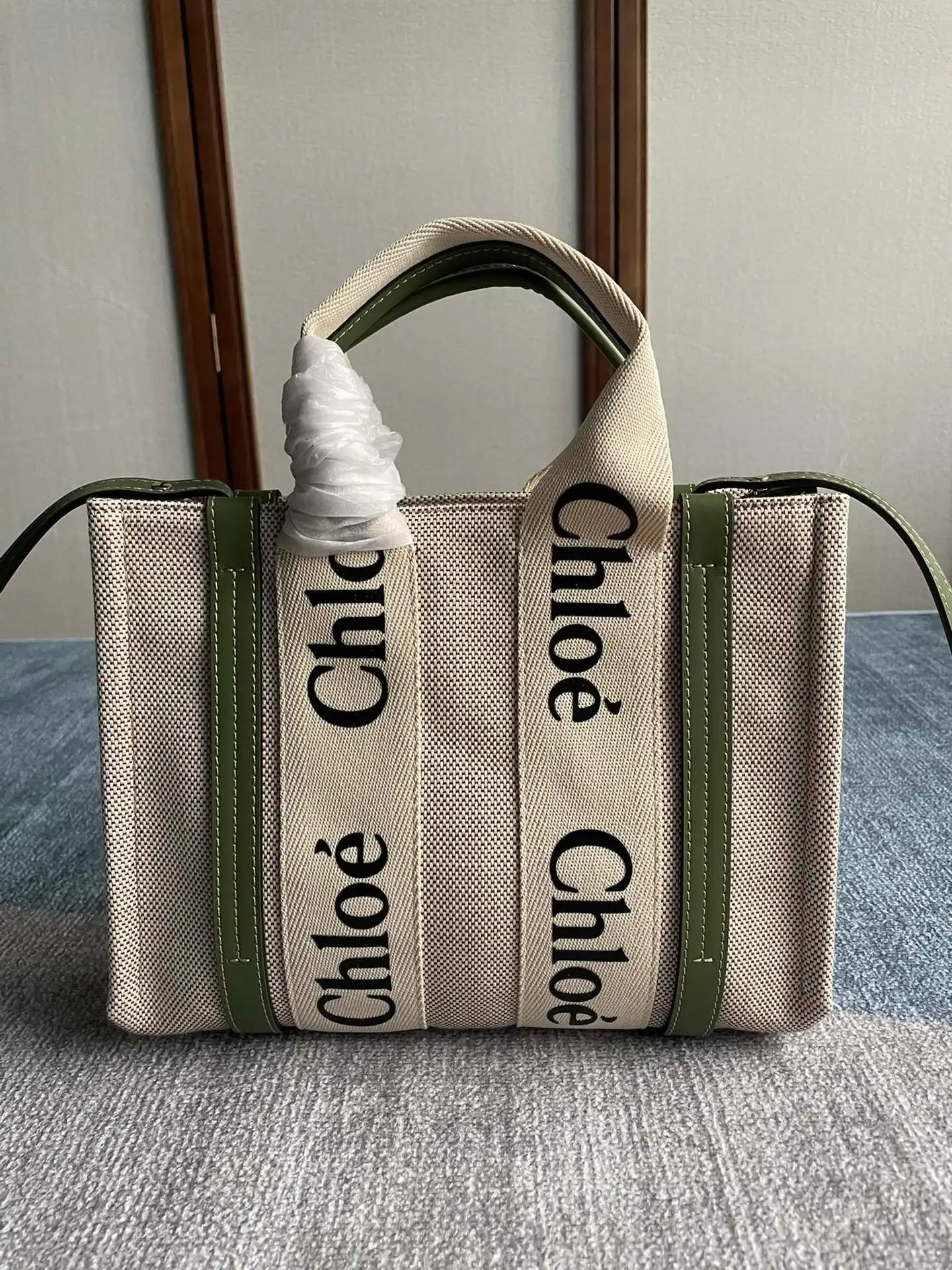 CHLOÉ SMALL WOODY TOTE BAG WITH STRAP 0131