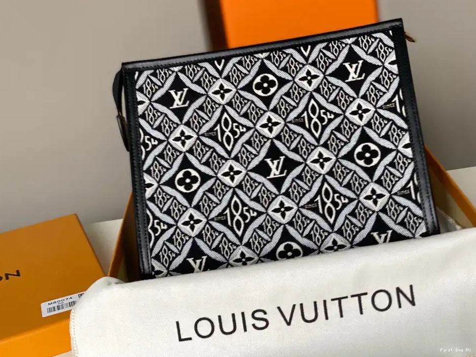 First bag TOILETRY 1854 SINCE VUITTON 26 LOUIS POUCH 0211