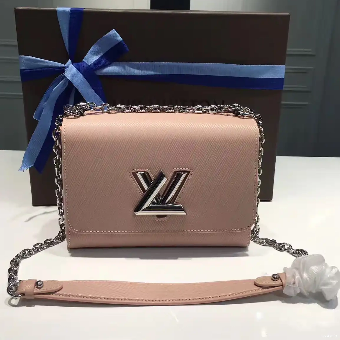 First bag Twist Louis Vuitton 0214