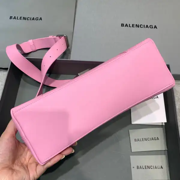 First bag BALENCIAGA DOWNTOWN MEDIUM SHOULDER BAG 0203