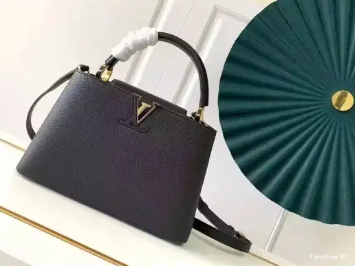 First bag ru MM LOUIS VUITTON CAPUCINES 0219