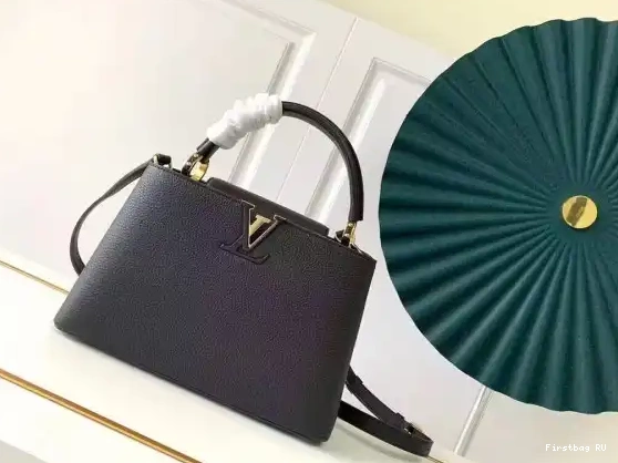 First bag ru MM LOUIS VUITTON CAPUCINES 0219