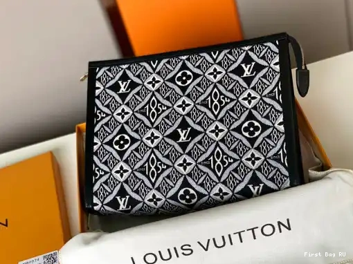 First bag TOILETRY 1854 SINCE VUITTON 26 LOUIS POUCH 0211