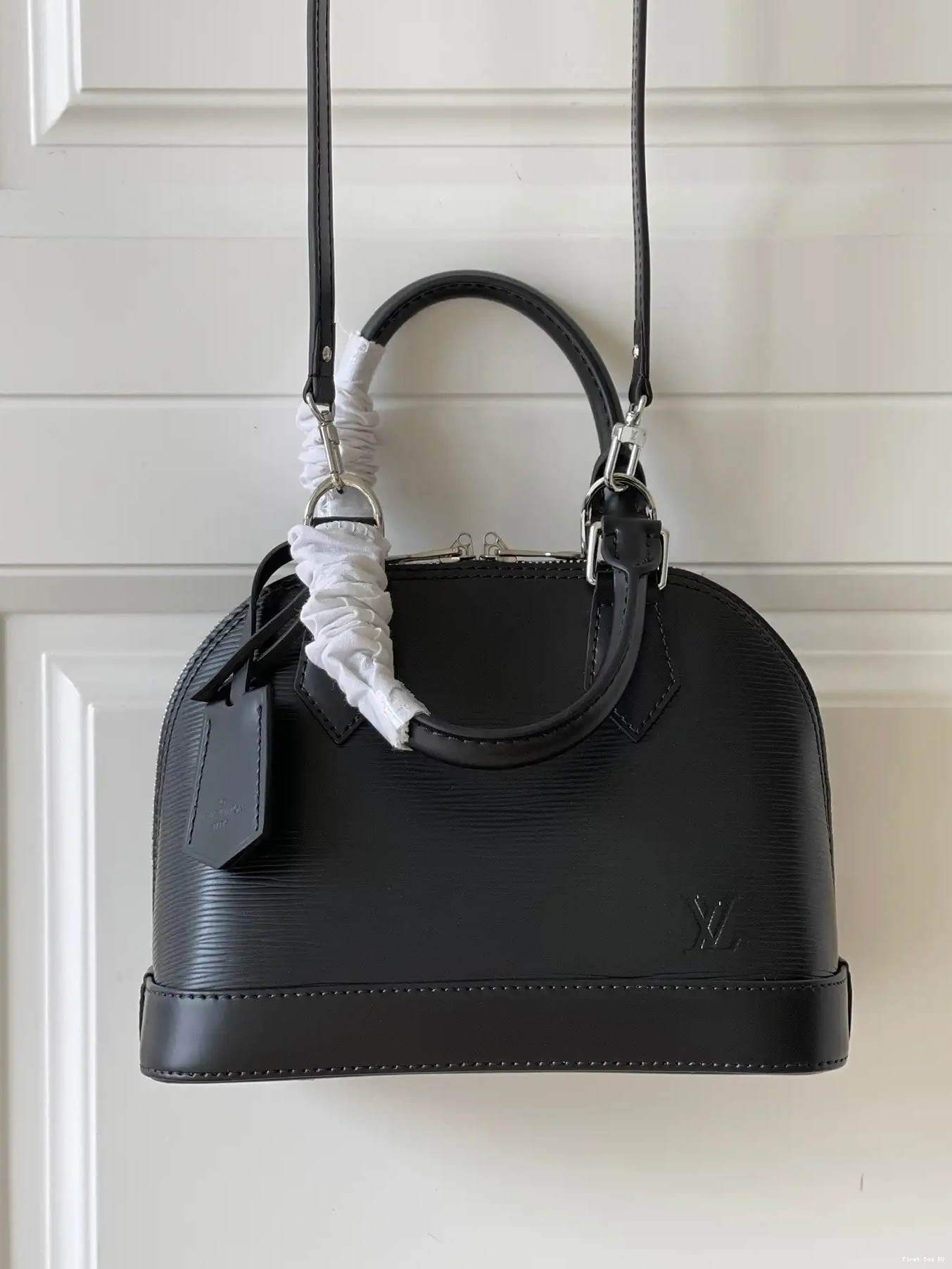 First bag ru VUITTON BB ALMA LOUIS 0217