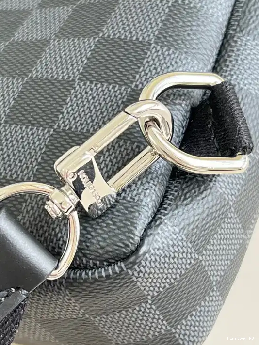 First bag SLINGBAG LOUIS AVENUE VUITTON 0222