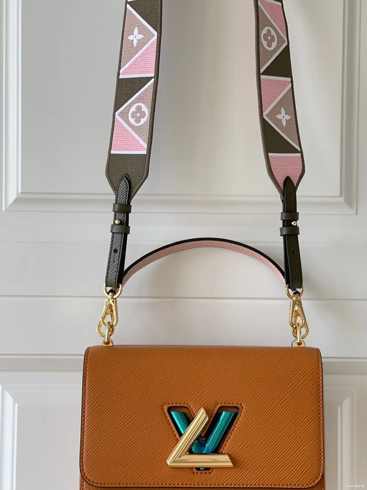 First bag ru VUITTON TWIST MM LOUIS 0221