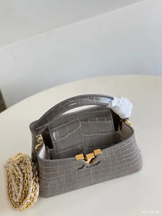 Firstbag LOUIS VUITTON CAPUCINES MINI 0216