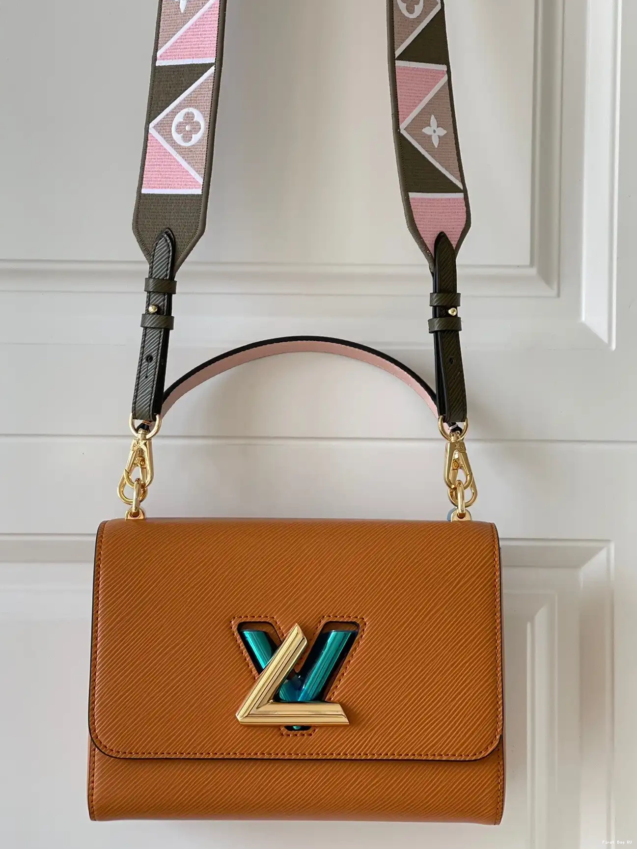 First bag ru VUITTON TWIST MM LOUIS 0221