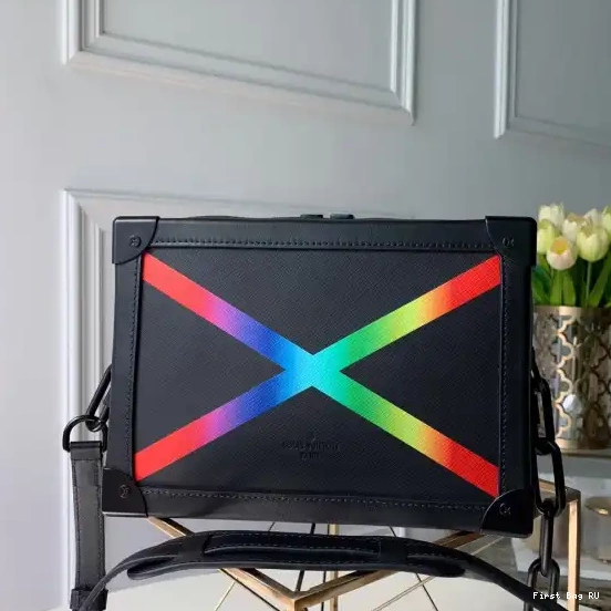 First bag Louis Vuitton TRUNK SOFT 0218