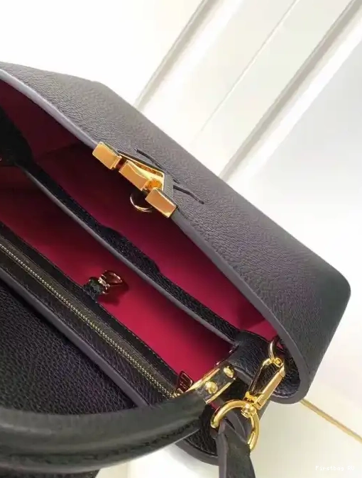 First bag ru MM LOUIS VUITTON CAPUCINES 0219