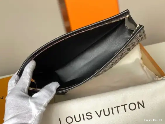 First bag TOILETRY 1854 SINCE VUITTON 26 LOUIS POUCH 0211