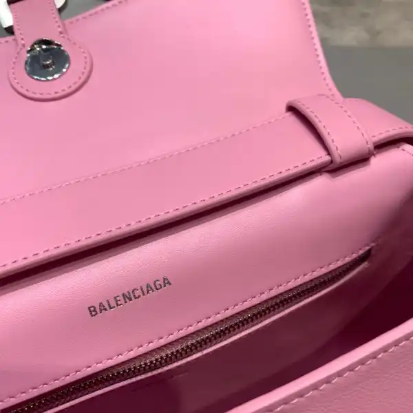 First bag BALENCIAGA DOWNTOWN MEDIUM SHOULDER BAG 0203