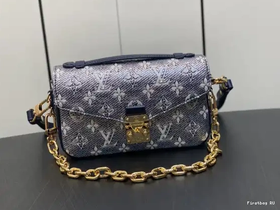 First bag LOUIS EAST METIS POCHETTE VUITTON WEST 0210