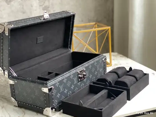 First bag COFFRET ACCESSOIRES VUITTON LOUIS 0218