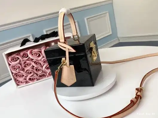 First bag VUITTON  BOX BLEECKER LOUIS 0215