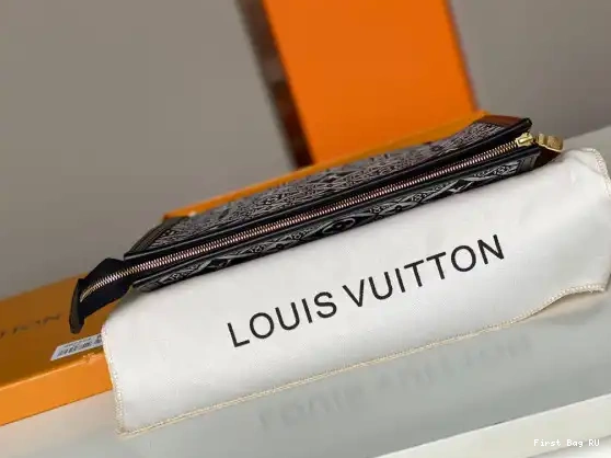 First bag TOILETRY 1854 SINCE VUITTON 26 LOUIS POUCH 0211