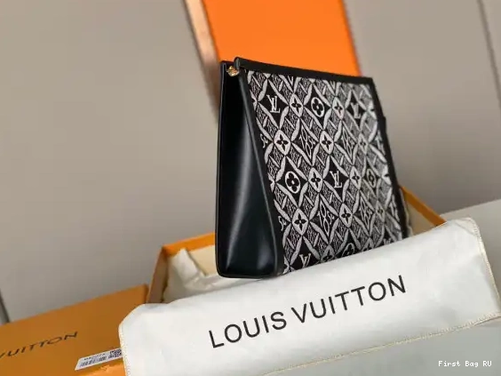 First bag TOILETRY 1854 SINCE VUITTON 26 LOUIS POUCH 0211