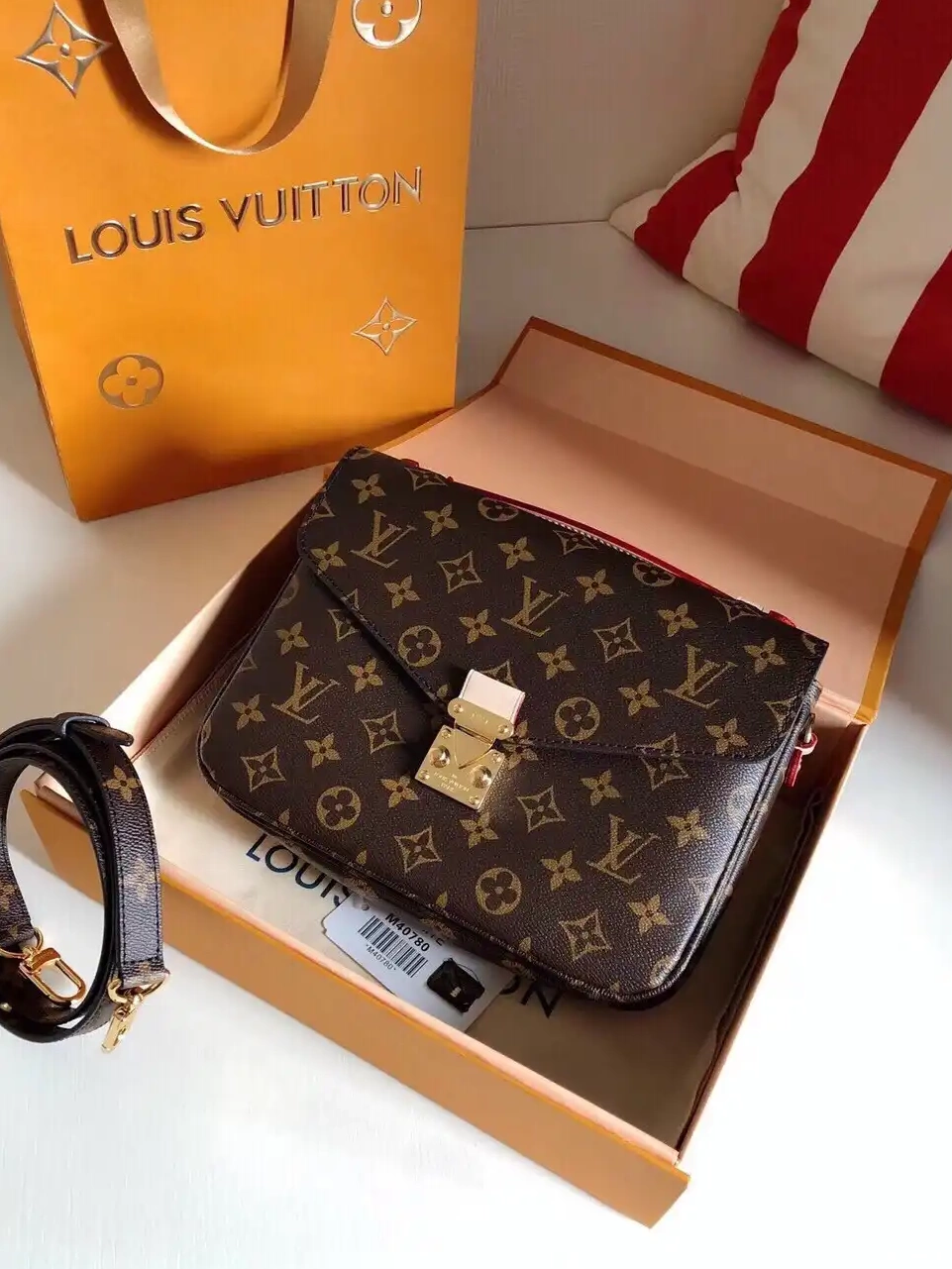 First bag Pochette Monogram Metis Louis Messenger M40780 Vuitton 0227