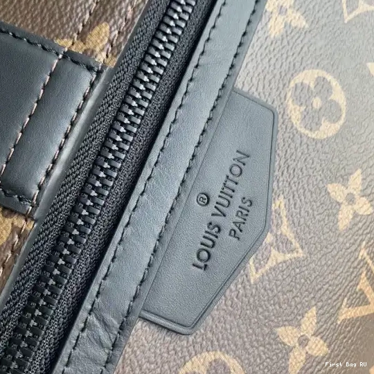 First bag ru LOUIS VUITTON Messenger S-Cape 0221